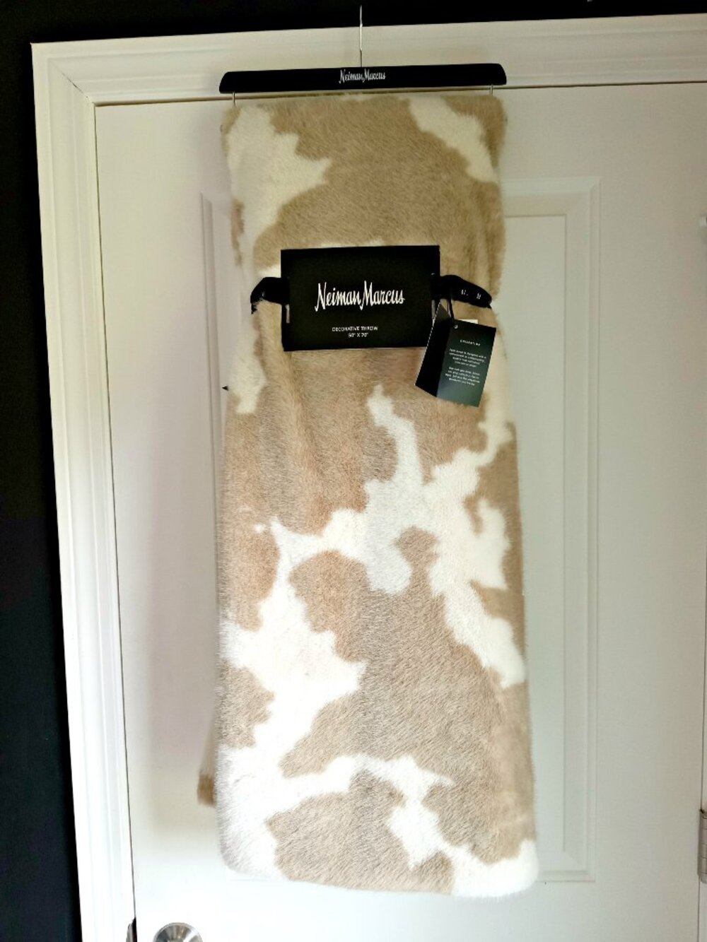NEW! LUXURY NEIMAN MARCUS COWHIDE PLUSH BLANKET - Picture 6 of 6